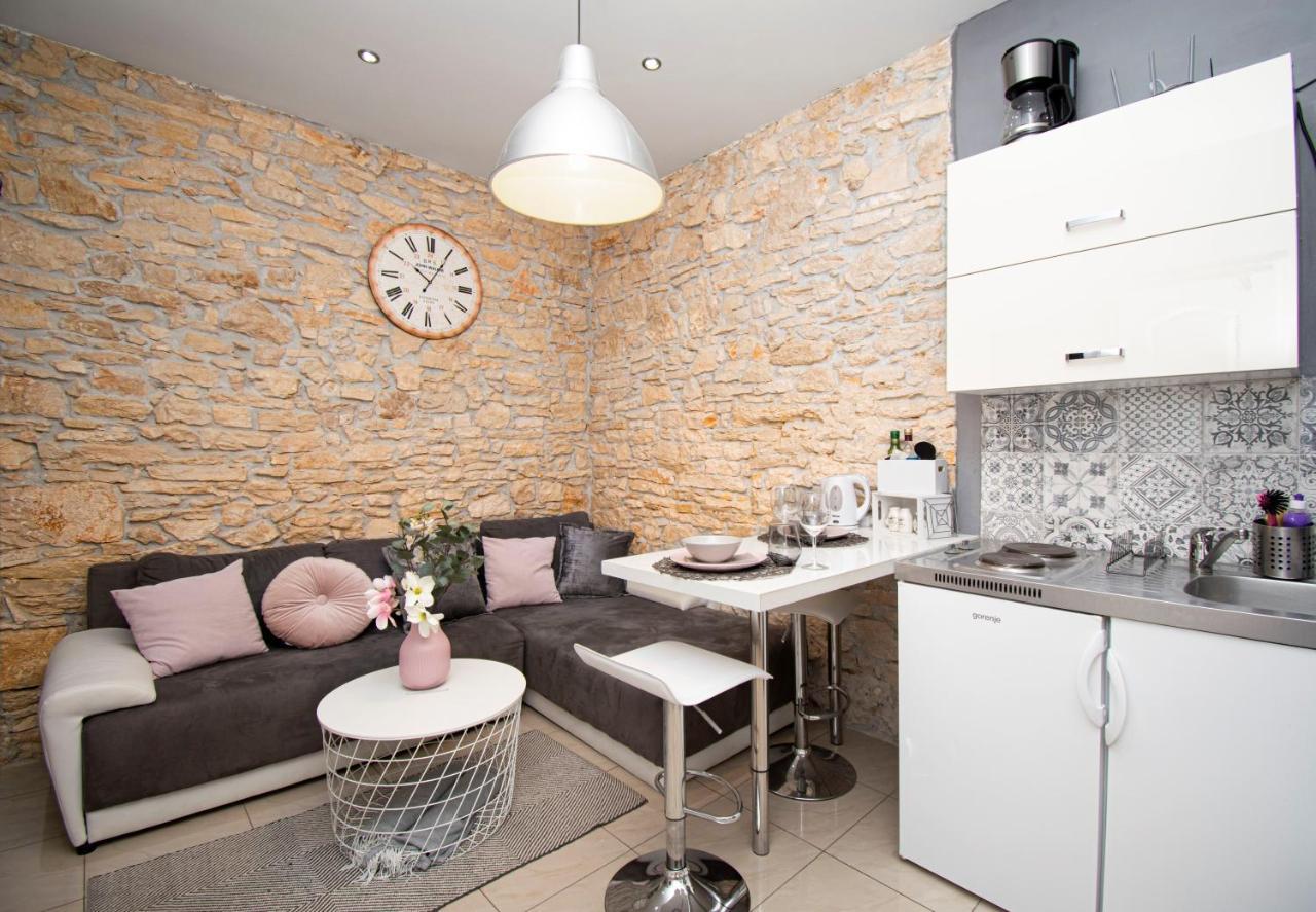 Nina Colosseum Appartement Pula Buitenkant foto