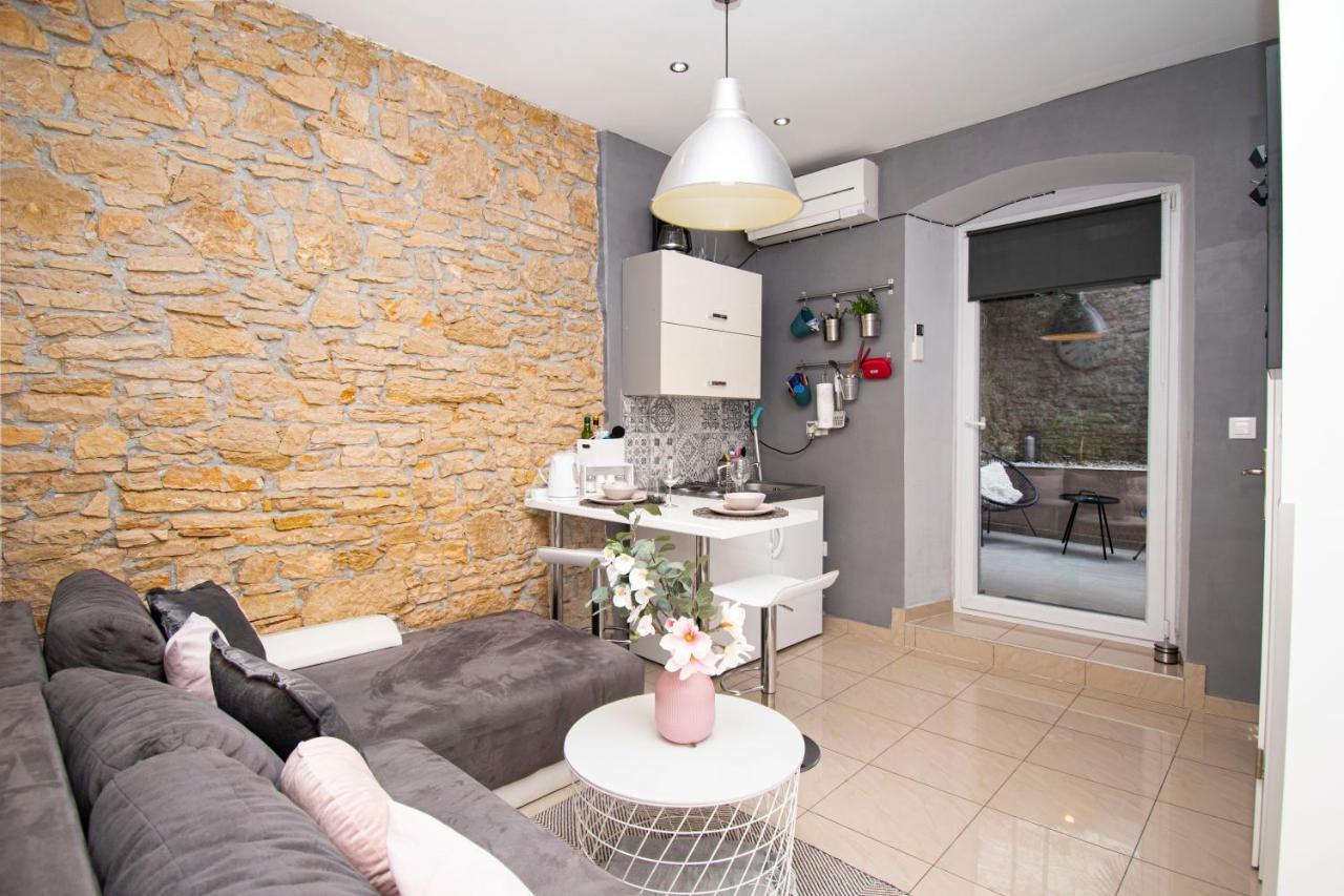 Nina Colosseum Appartement Pula Buitenkant foto