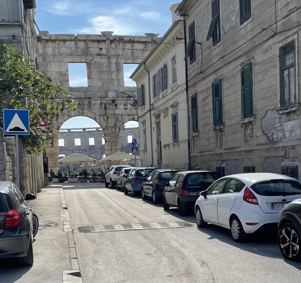Nina Colosseum Appartement Pula Buitenkant foto